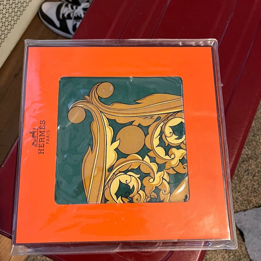 Vintage Hermes scarf : leaves